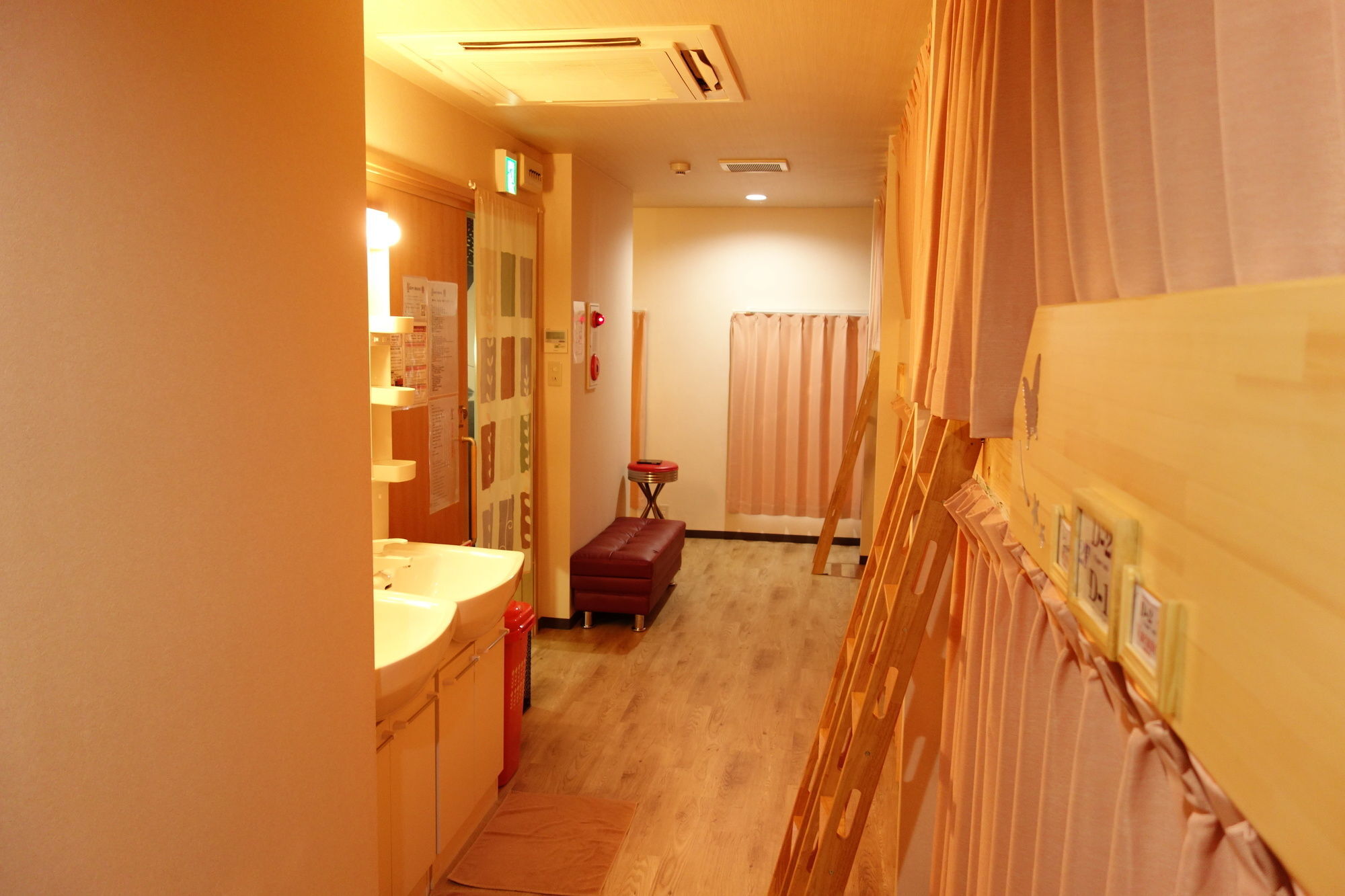 Kens House Hotel Osaka Bagian luar foto