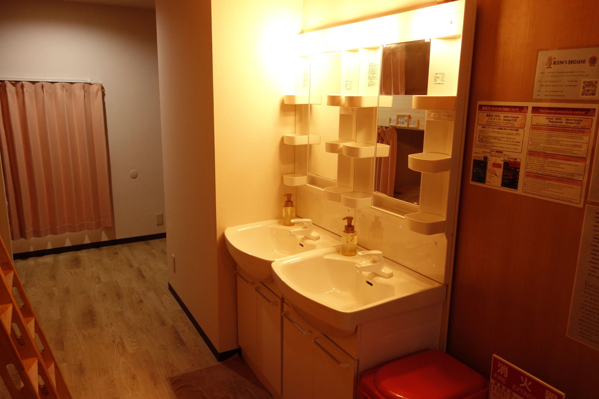 Kens House Hotel Osaka Bagian luar foto