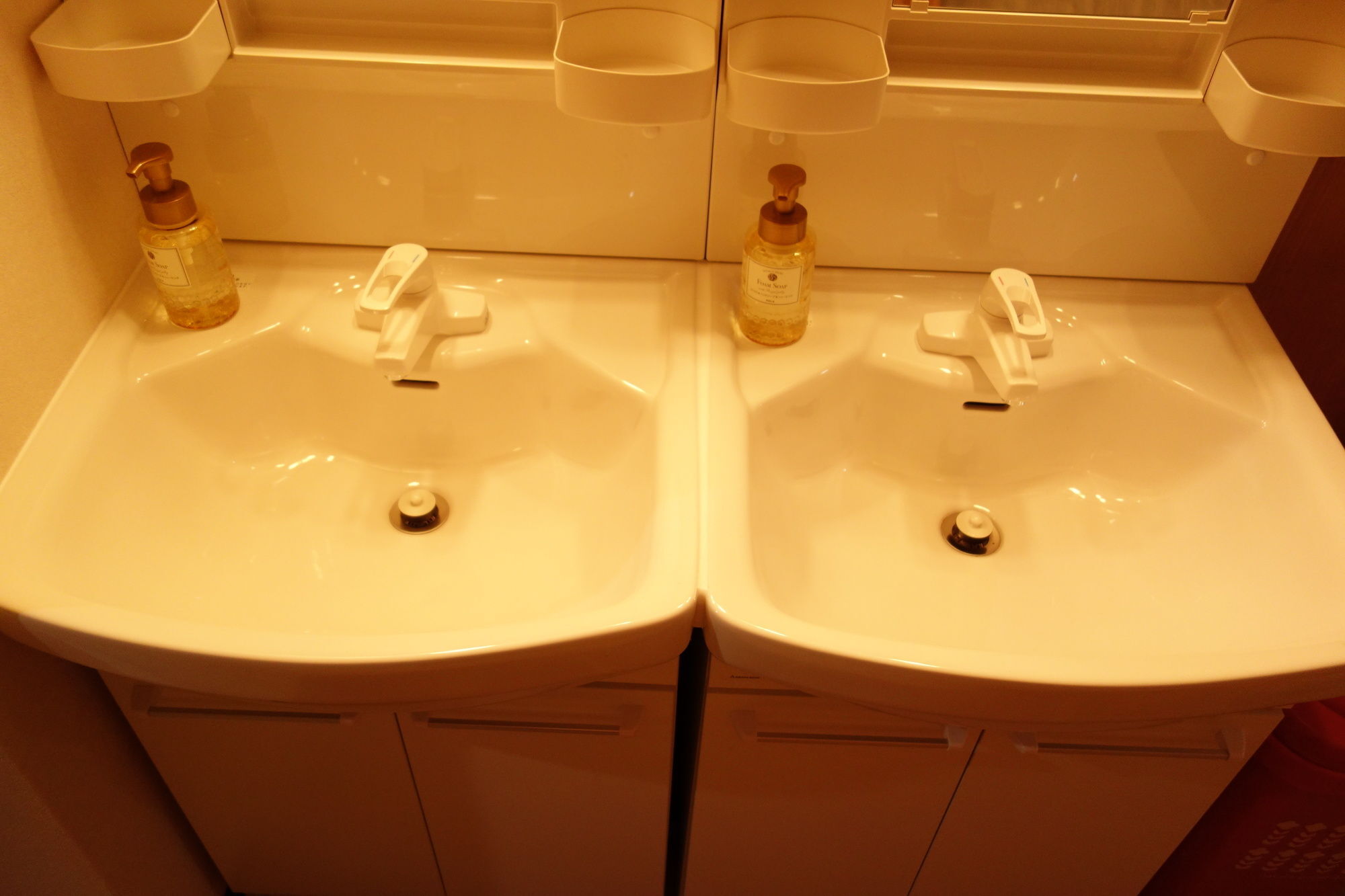 Kens House Hotel Osaka Bagian luar foto