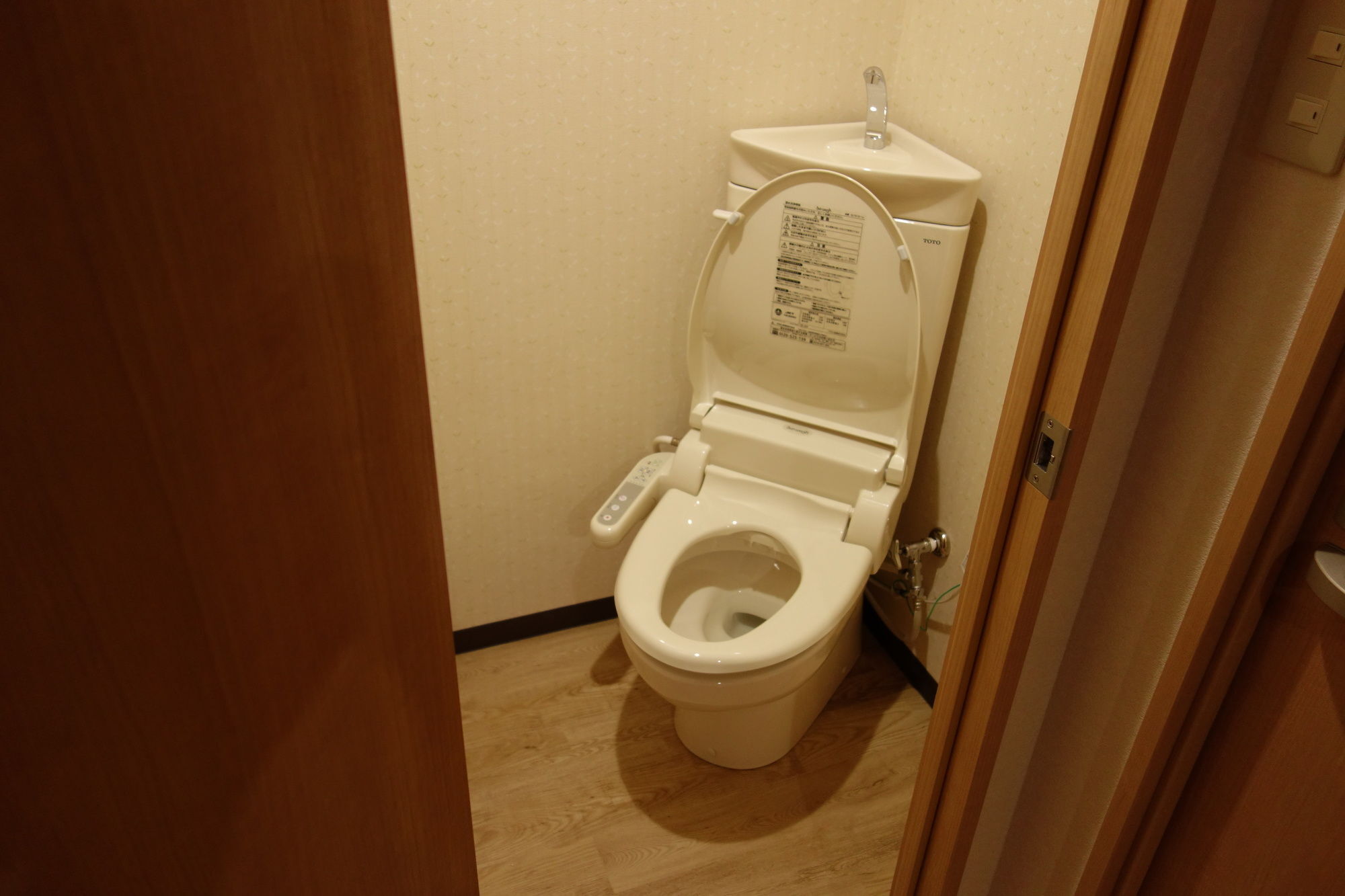 Kens House Hotel Osaka Bagian luar foto