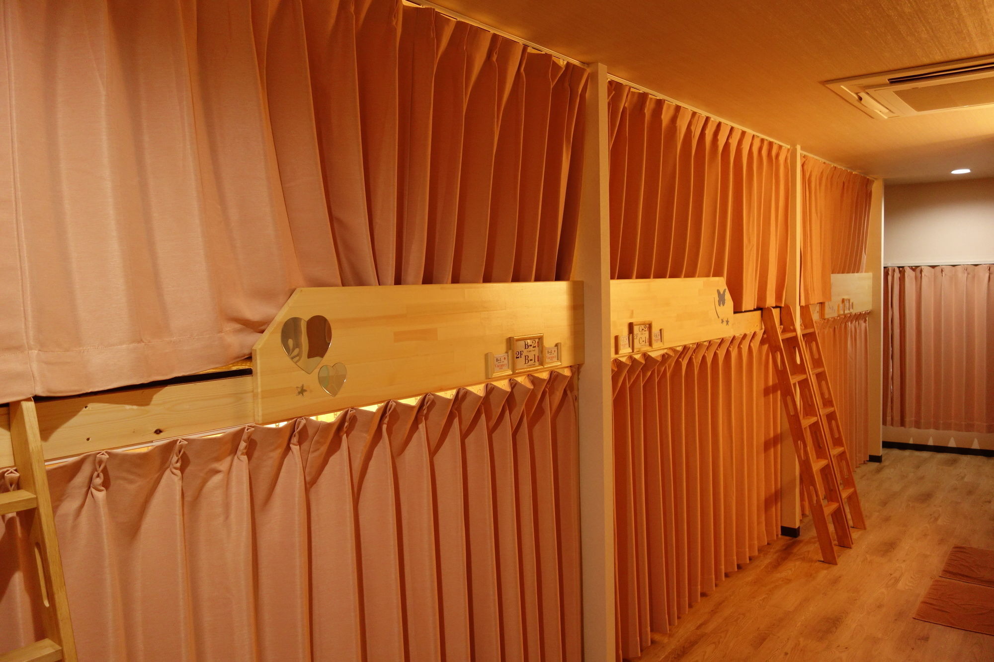 Kens House Hotel Osaka Bagian luar foto