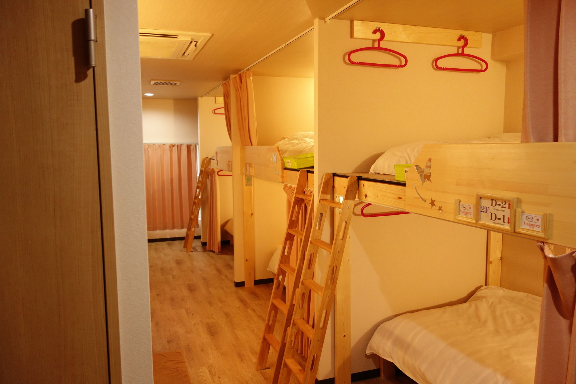 Kens House Hotel Osaka Bagian luar foto