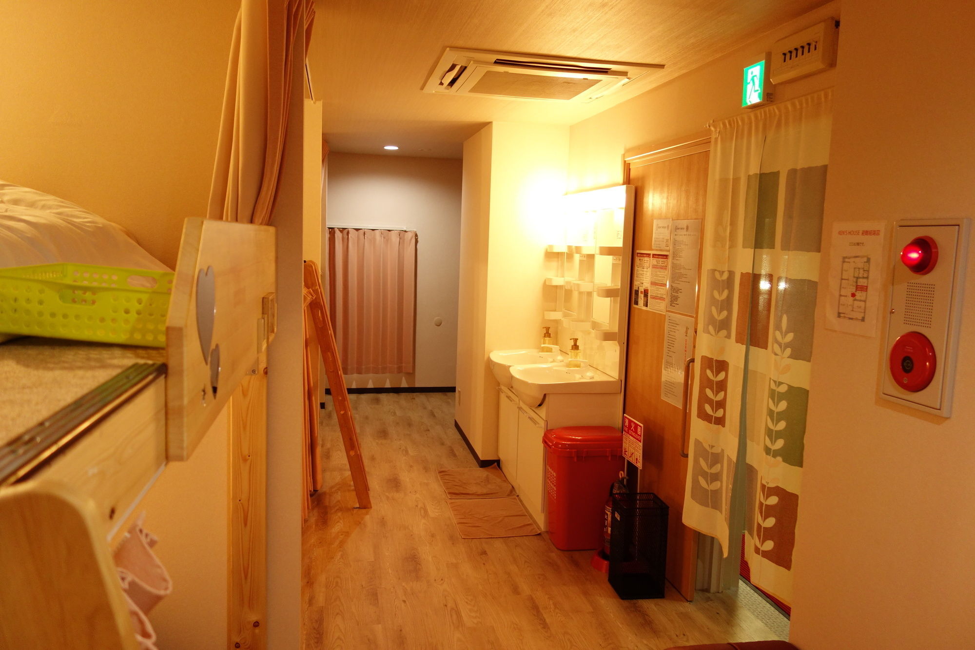 Kens House Hotel Osaka Bagian luar foto